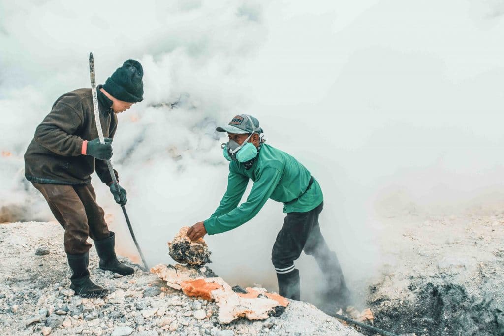 ijen crater tour