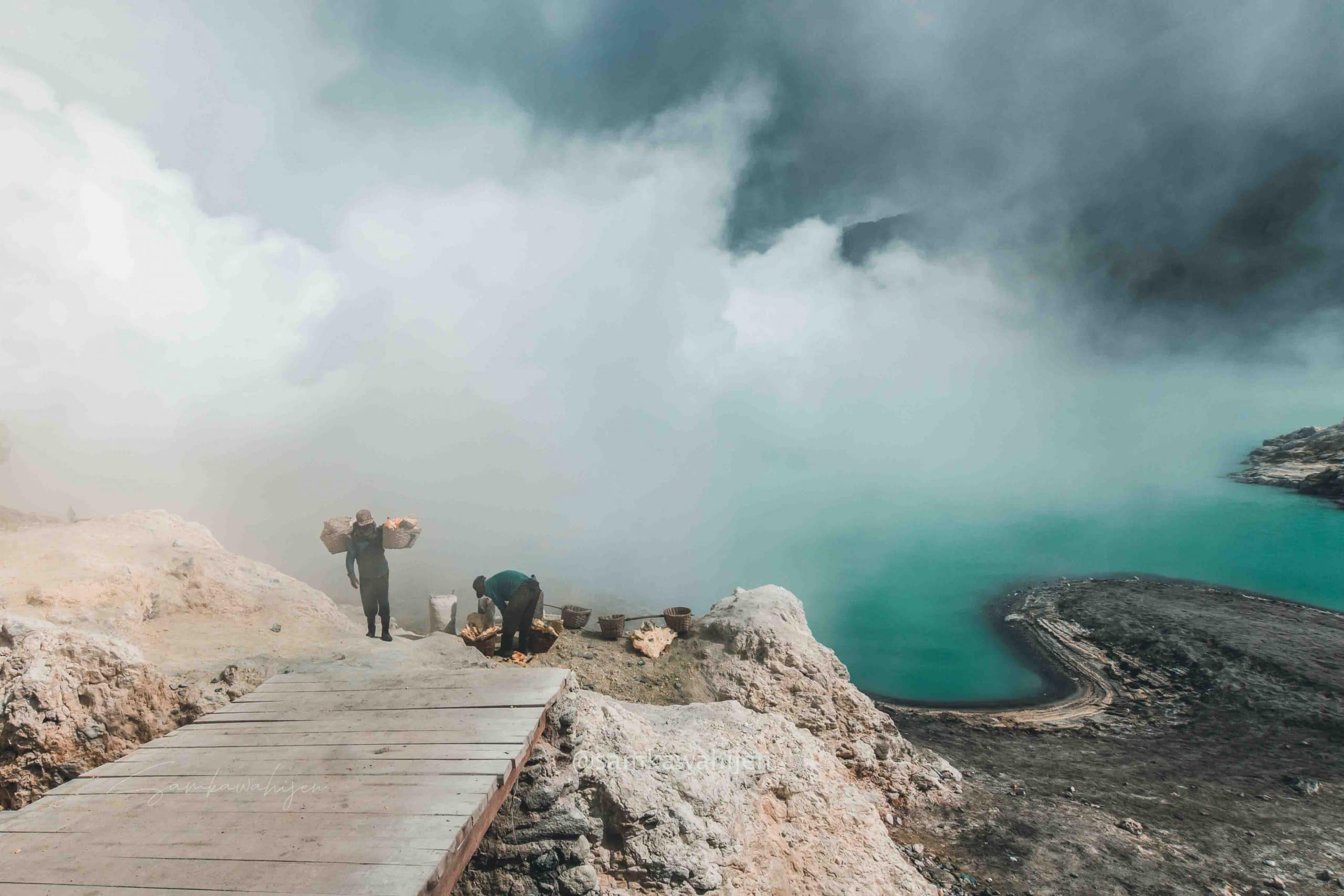 ijen crater tour