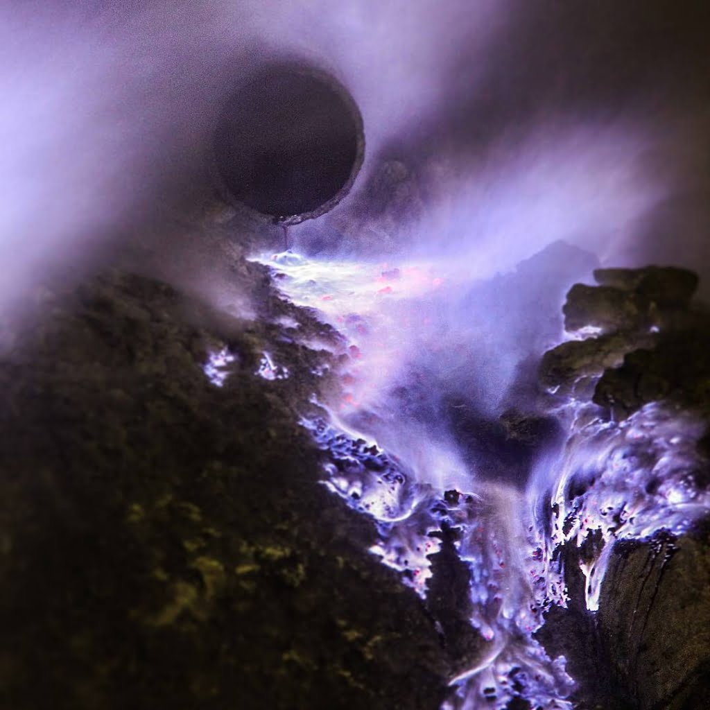 blue fire ijen | why ijen crater have blue fire