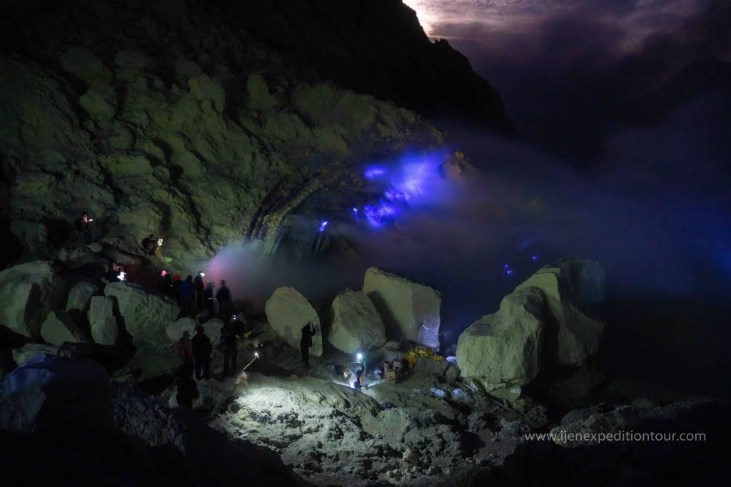 Daily Ijen Blue Fire Tour From Banyuwangi