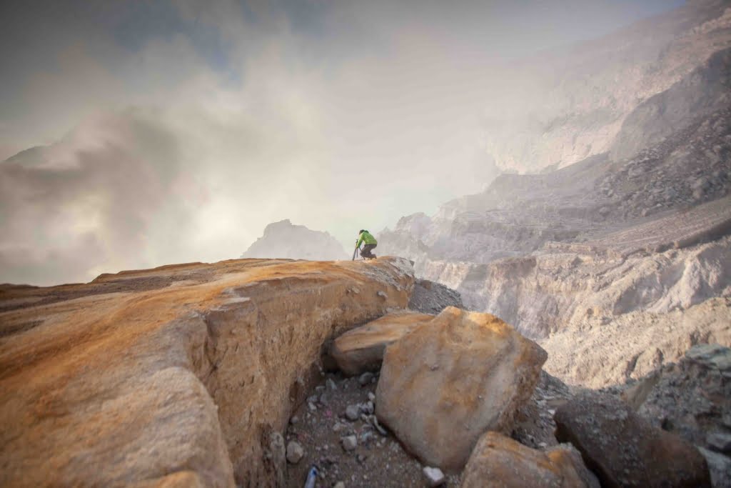 ijen crater hike