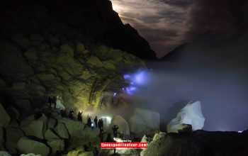 ijen crater tour