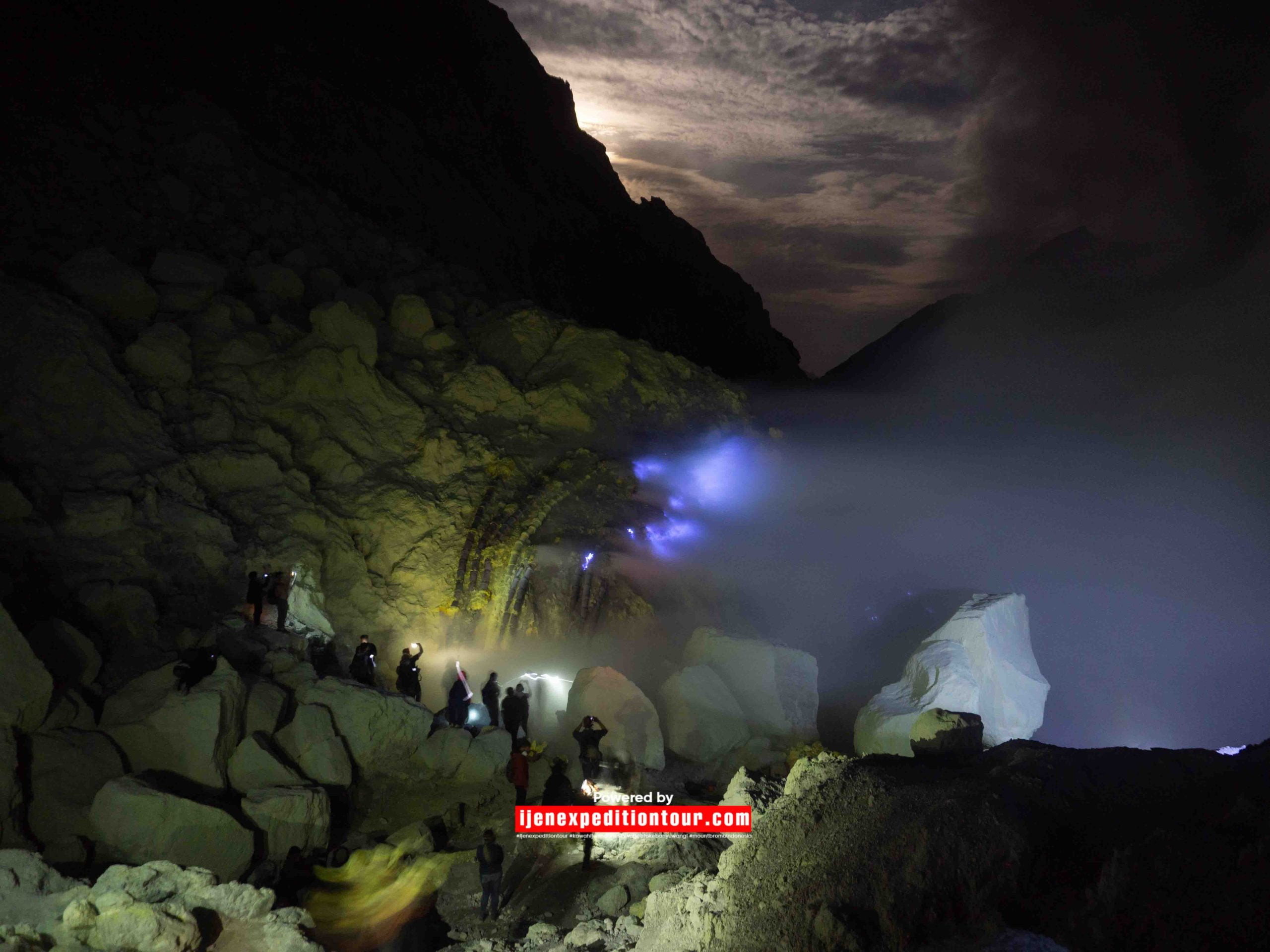 ijen crater tour