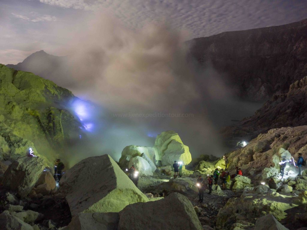 ijen blue fire tour package