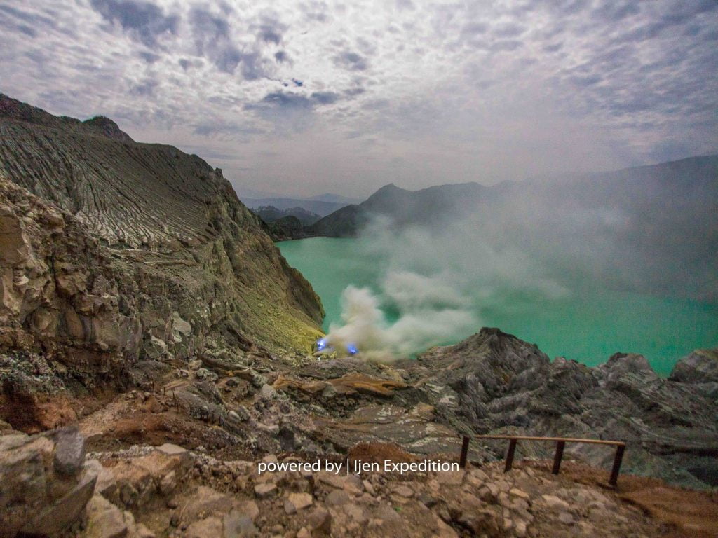 Suhu extrime di Kawah Ijen | Suhu Mencapai 0 derajat celcius